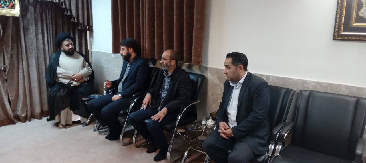 دیدار مدیرکل کمیته امداد استان تهران با امام جمعه رودهن/ تاکیدبر هم‌افزایی برای رفع مشکلات نیازمندان